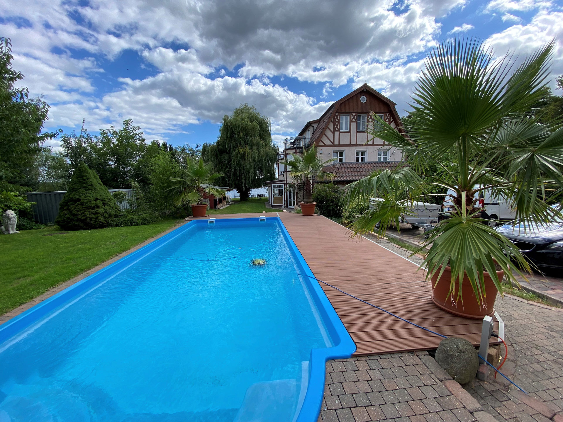 Seeufer mit privatem Steg der Villa am Krüpelsee in Zernsdorf, Dahme-Seenland